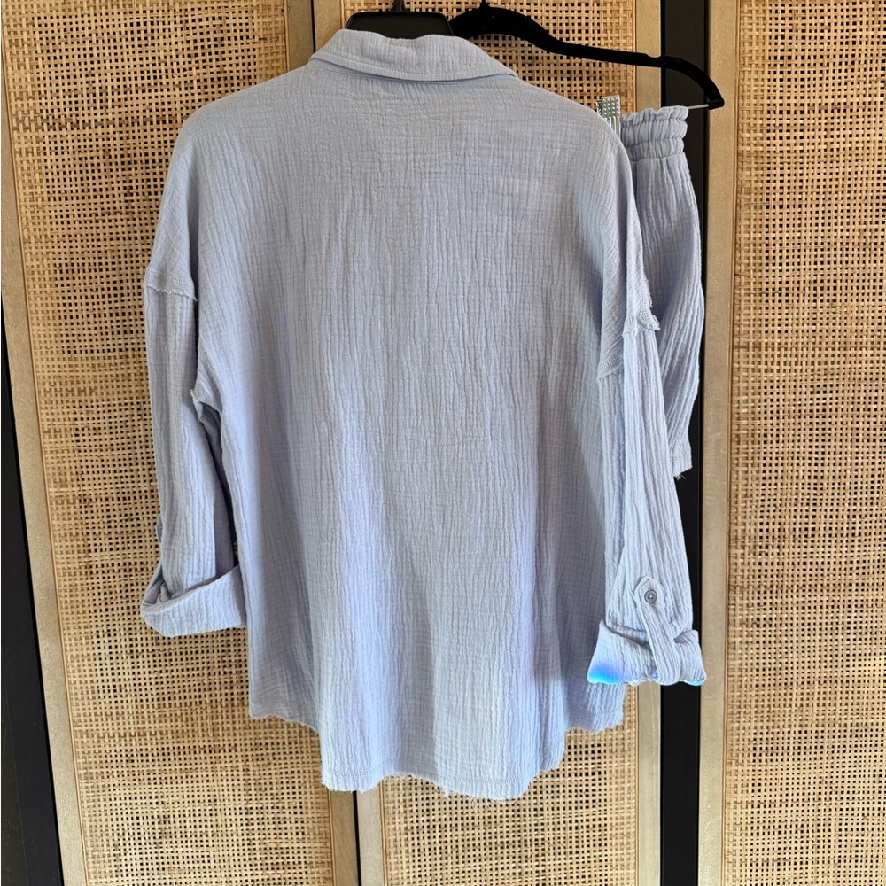 2-piece Set Light Blue Button-Down Cotton Gauze Shirt and Shorts - Picture 2 of 16